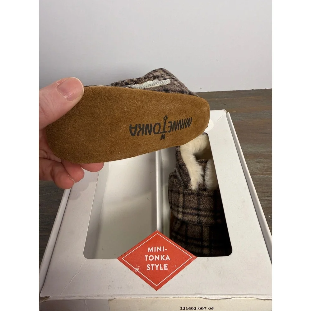 Minnetonka Sawyer Plaid Infant Booties Size 3 Faux Fur Cozy Cabin